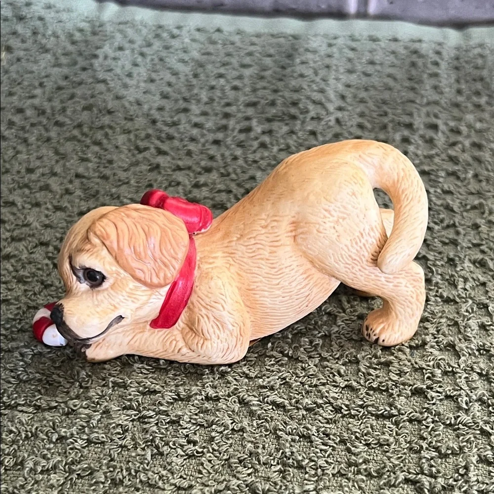 Enesco Porcelain Golden Retriever for Christmas 1985 Kathy Wise Holiday Figurine